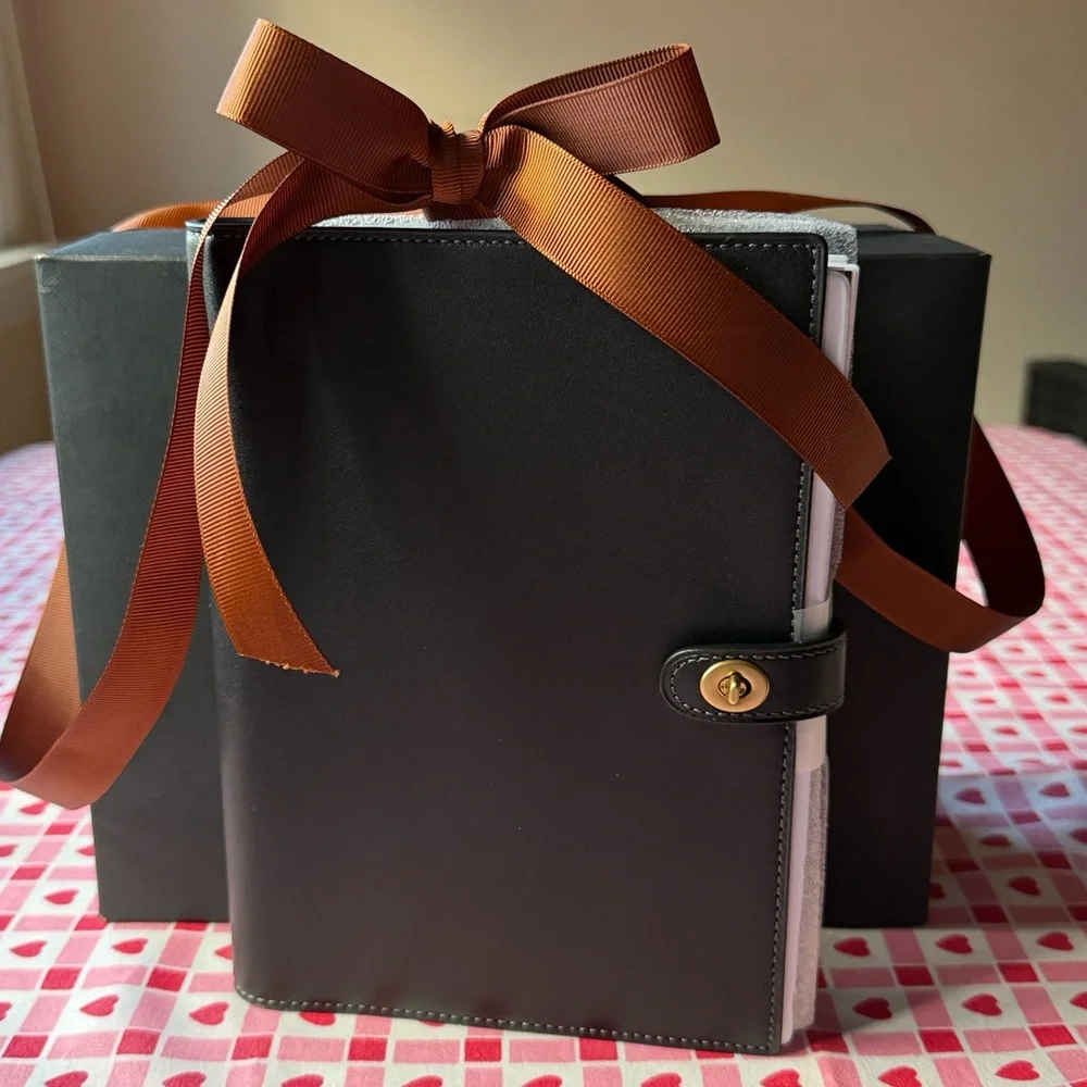 📓 COACH BLACK  GLOVETANNED LEATHER NOTEBOOK 📓 NWT 📓
